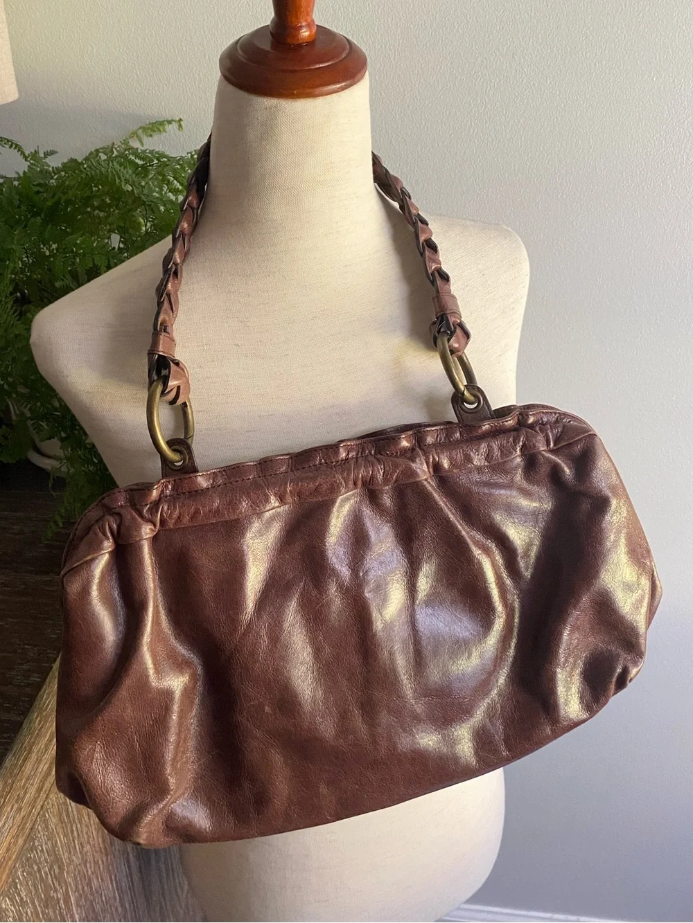 Vtg HOBO Distressed Brown Leather Womens‎ Braided Strap Magnetic Shoulder Bag